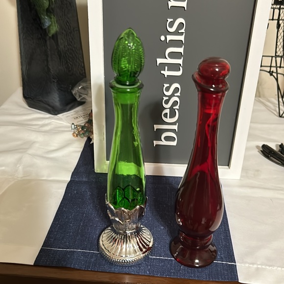 Vintage Avon Empire Green Decanter/Bud Vase and Ruby Red Bud Vase. Set of Two. - Picture 2 of 11